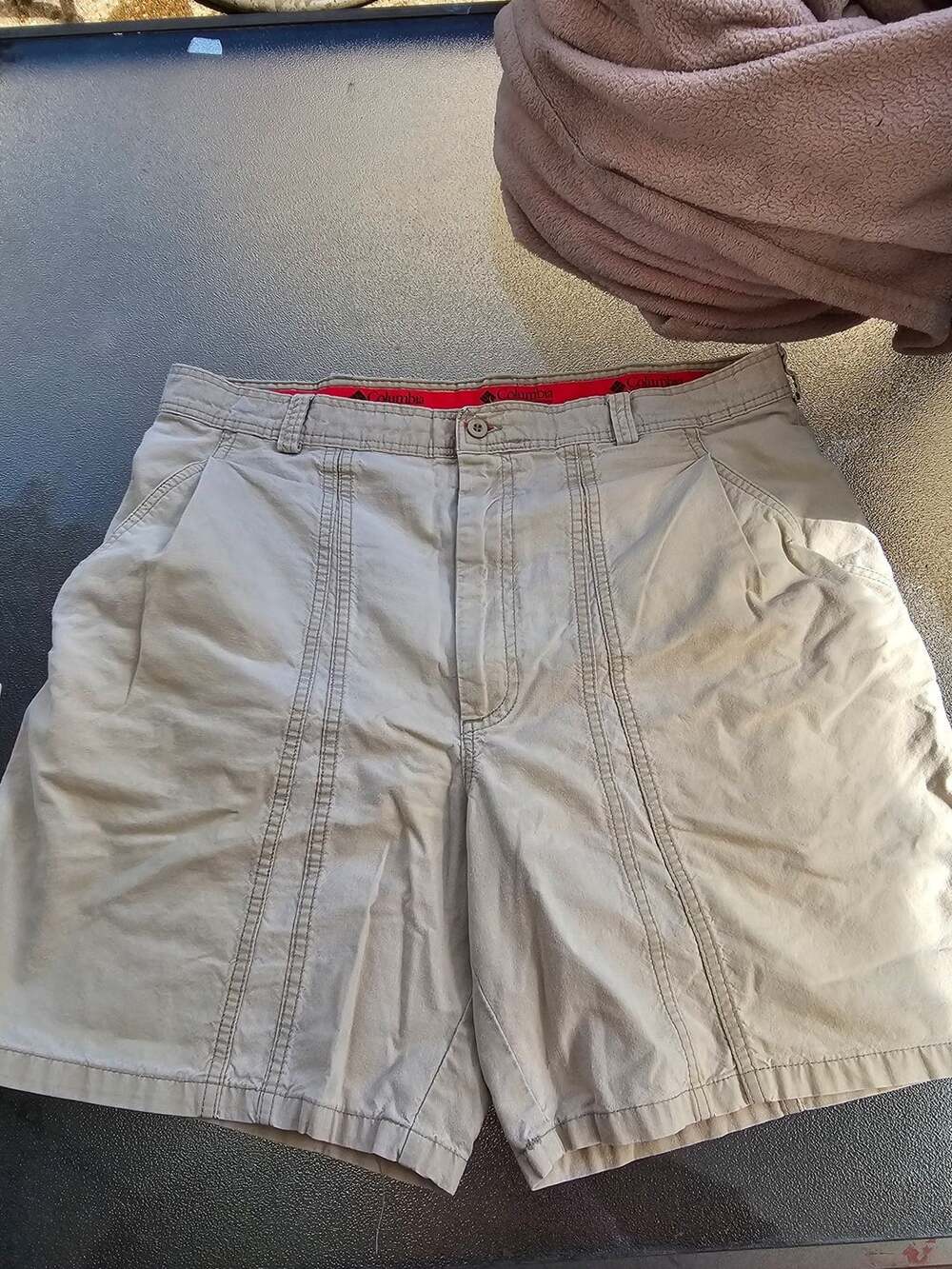 Columbia Sportswear Company Men's Beige Shorts Size 36